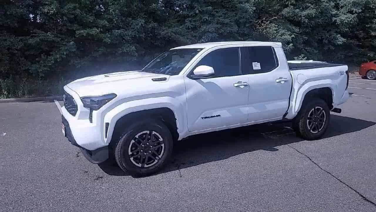 Thumbnail: 2025 Toyota Tacoma - 4