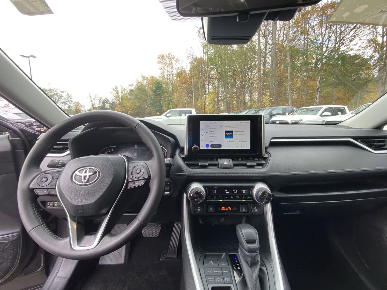 Thumbnail: 2025 Toyota RAV4 - 25