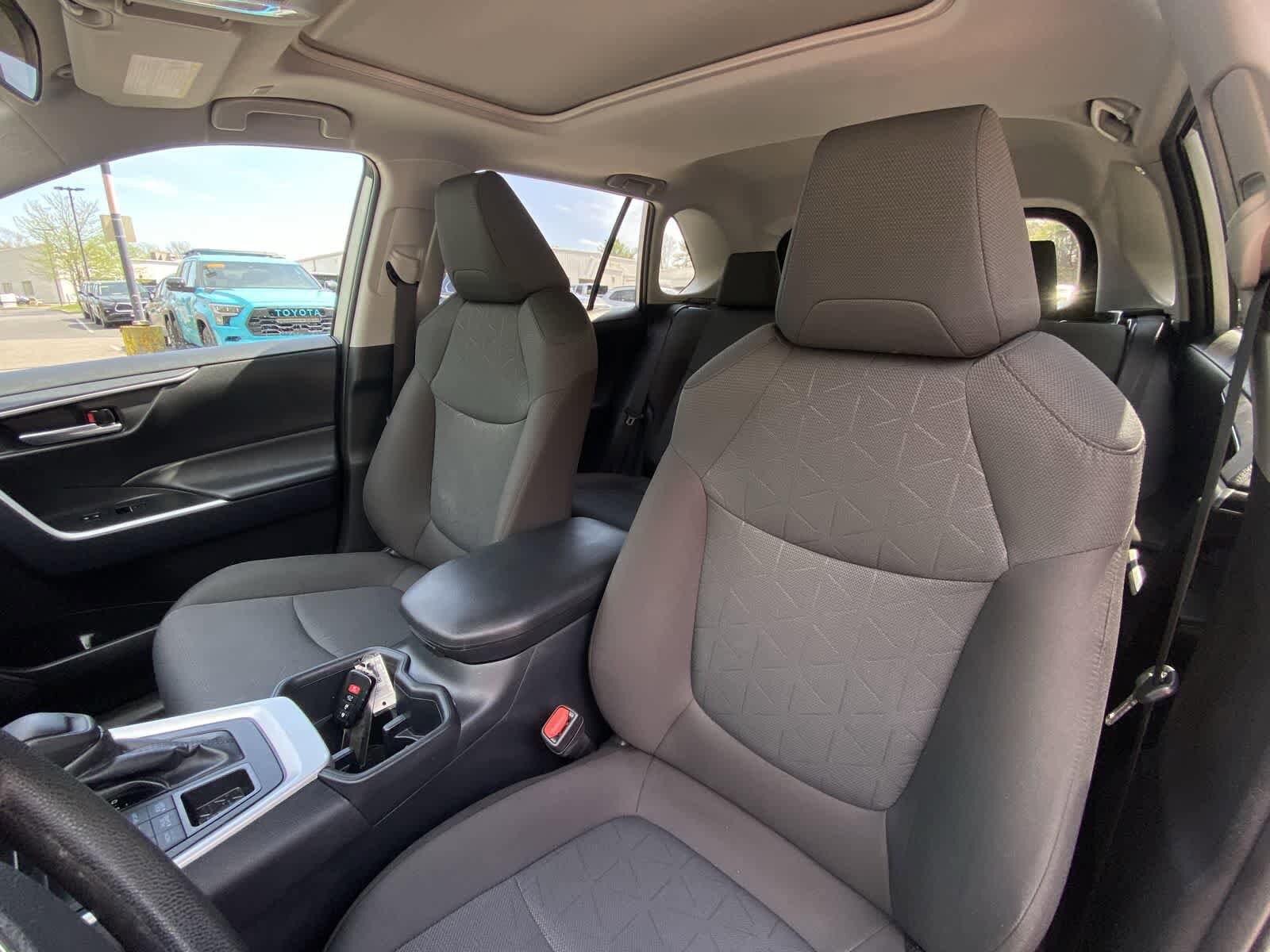 Thumbnail: 2025 Toyota RAV4 - 21