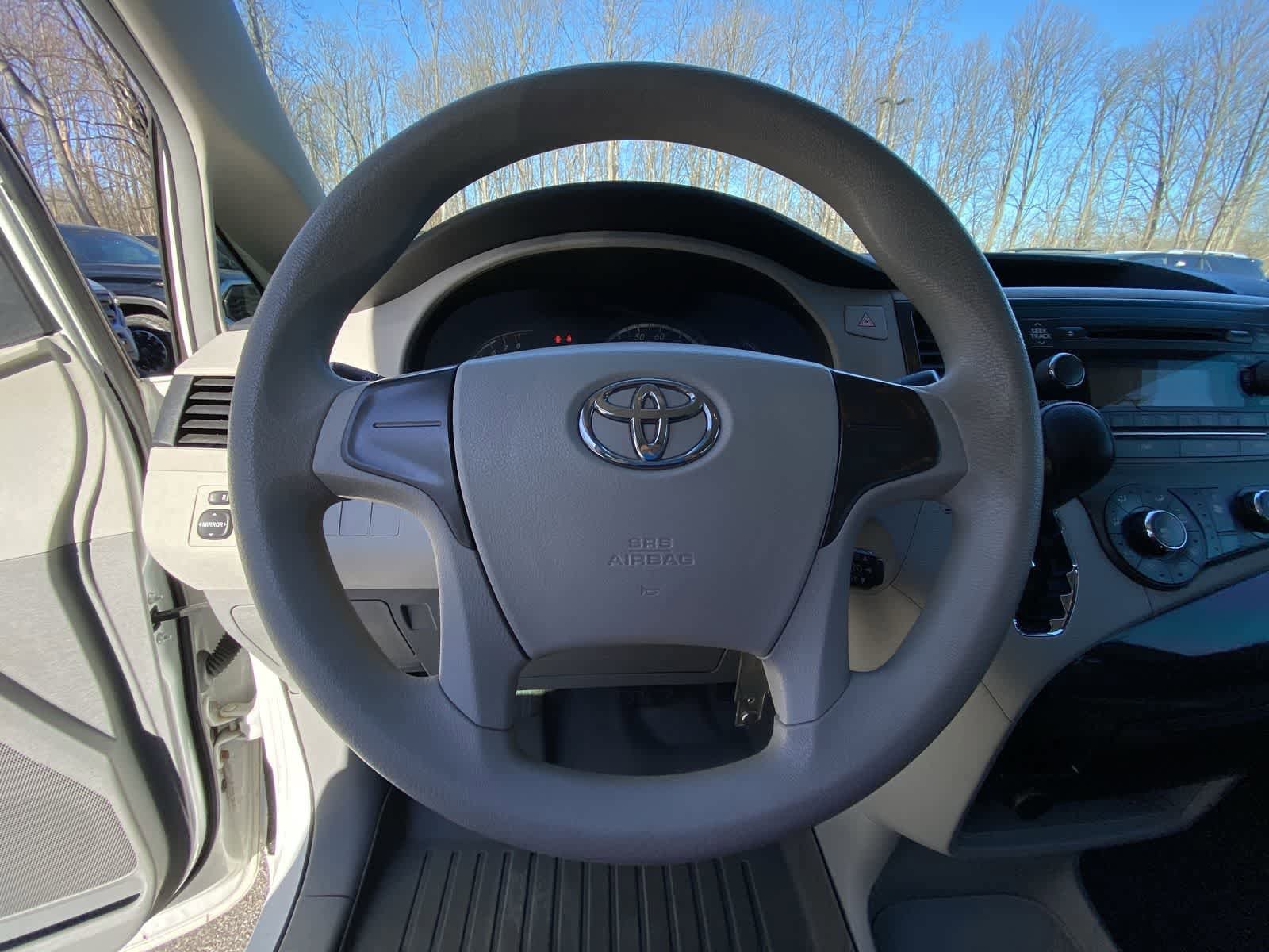 Thumbnail: 2013 Toyota Sienna - 33