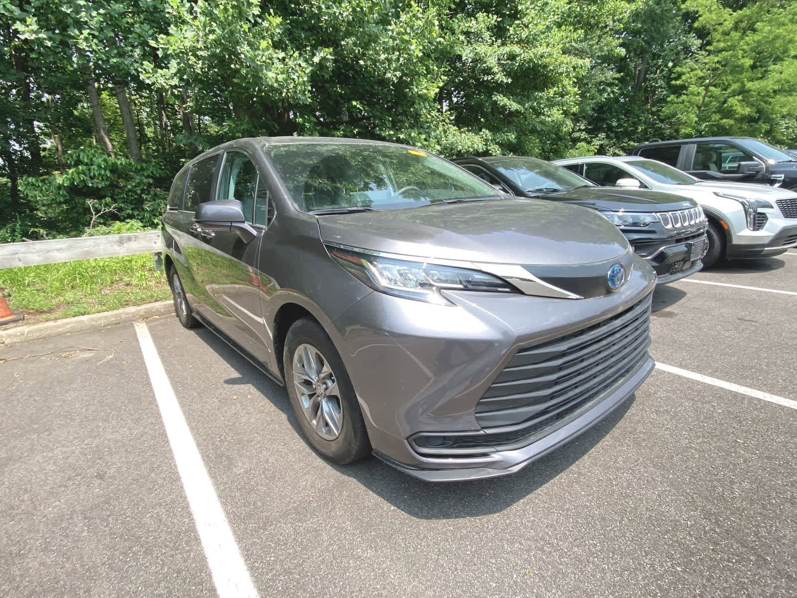 2023 Toyota Sienna LE 3