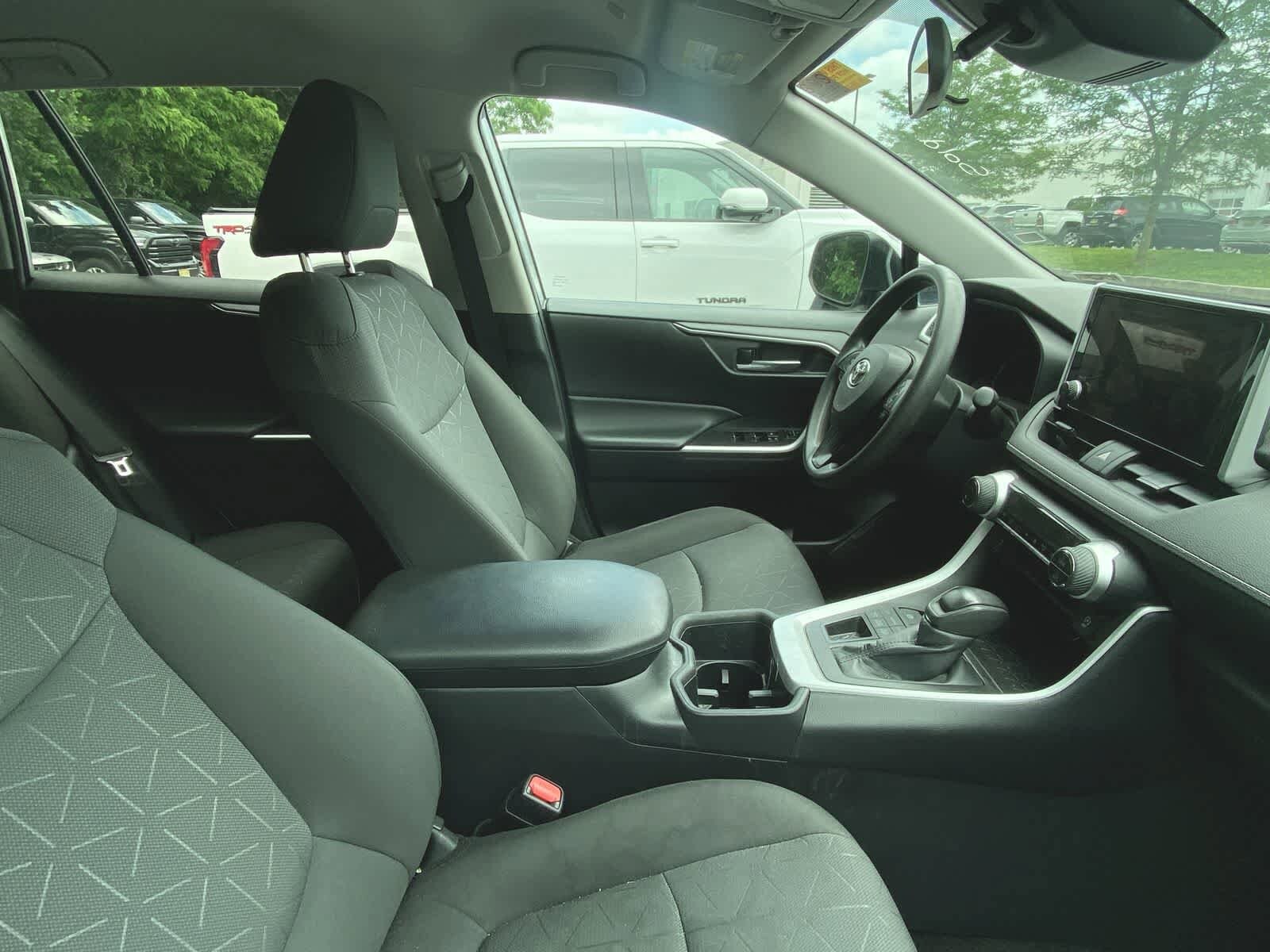 2023 Toyota RAV4 XLE 5