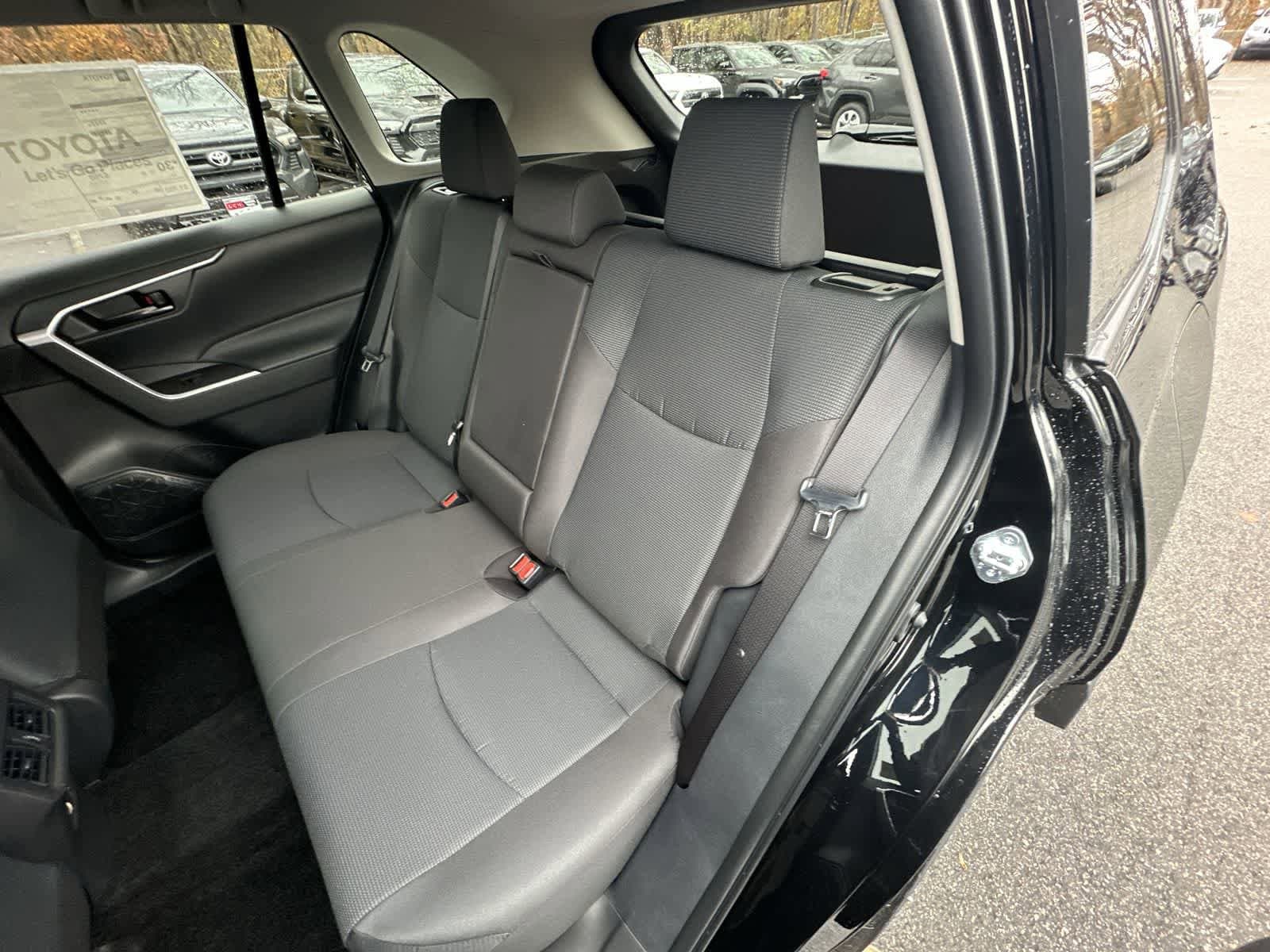 Thumbnail: 2025 Toyota RAV4 - 32