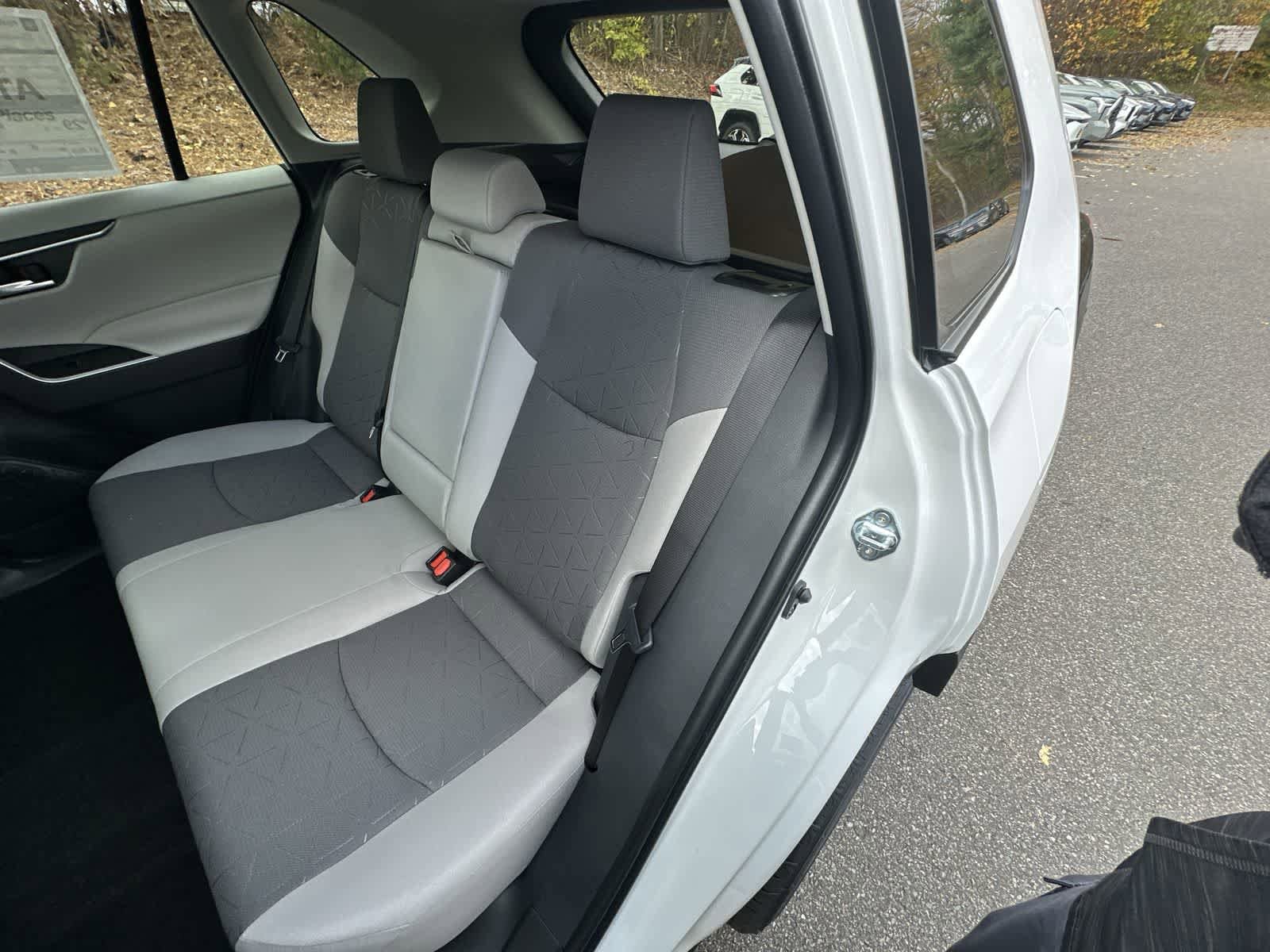 Thumbnail: 2025 Toyota RAV4 - 27