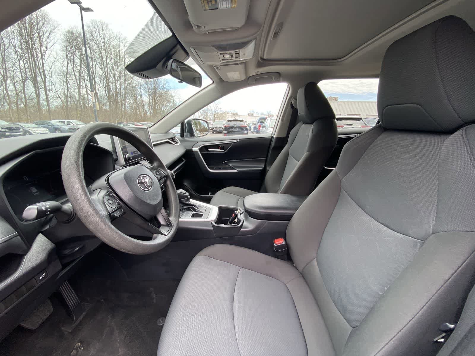 Thumbnail: 2025 Toyota RAV4 - 17