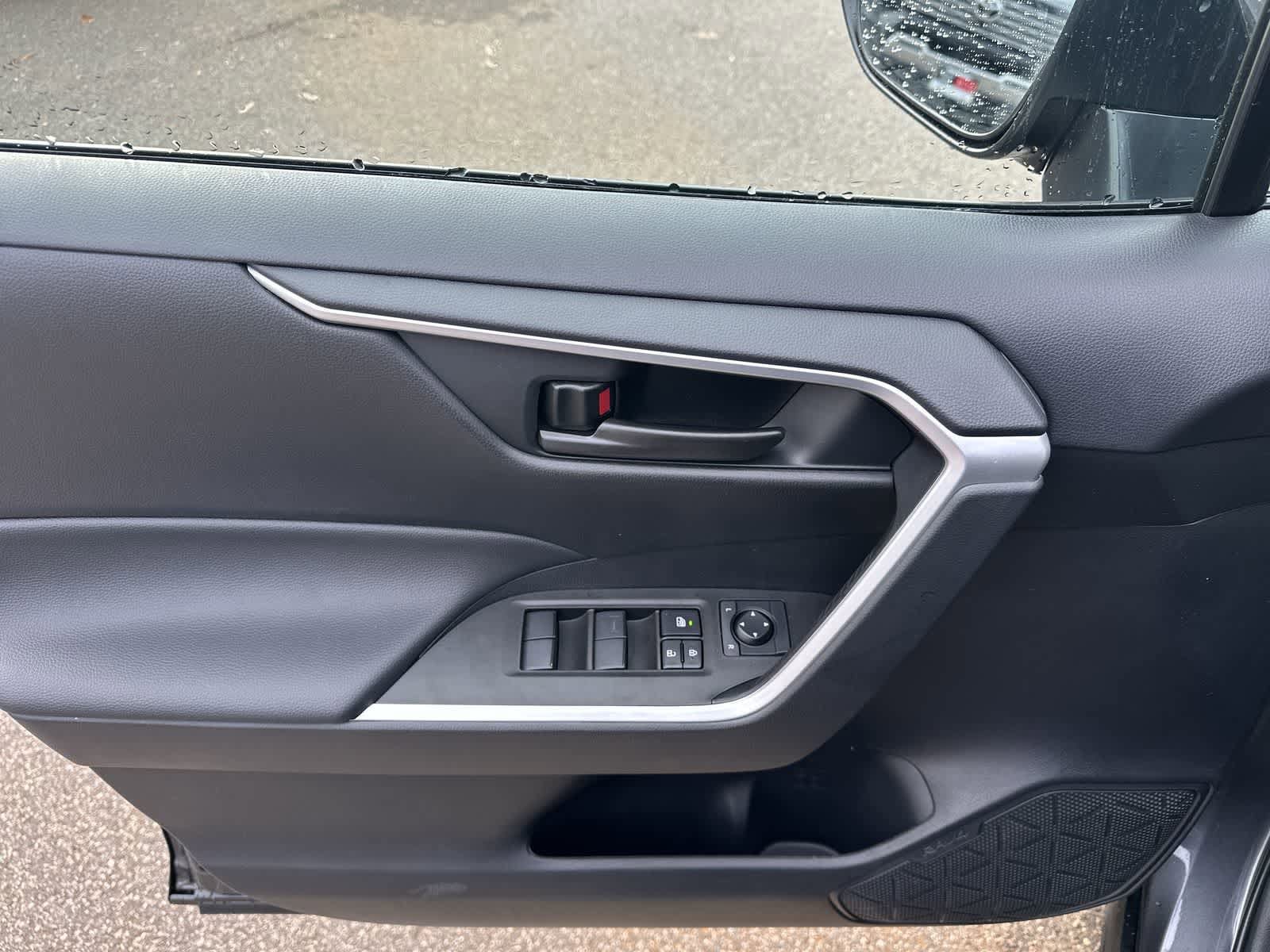 Thumbnail: 2025 Toyota RAV4 - 17