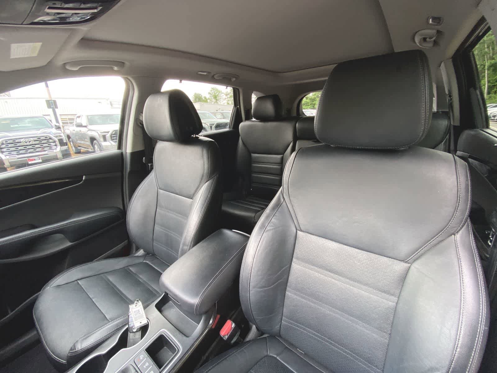 Thumbnail: 2016 Kia Sorento - 18