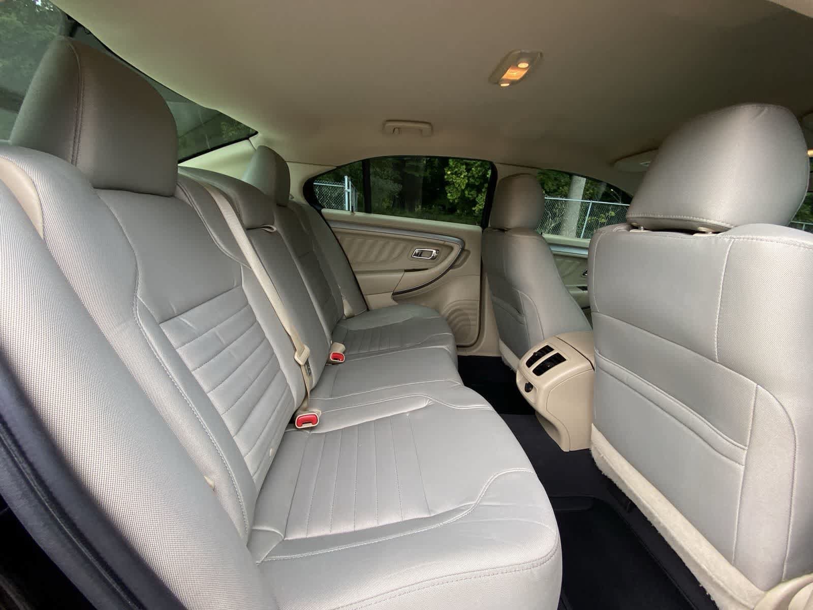 2019 Ford Taurus SE - Photo 27