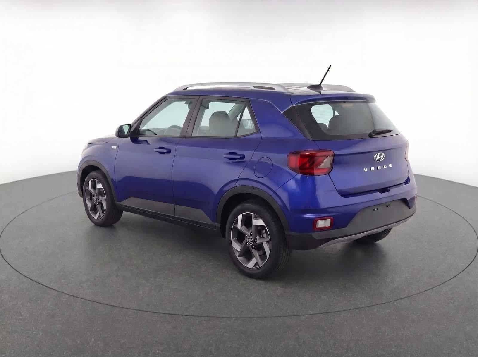 Thumbnail: 2023 Hyundai Venue - 5