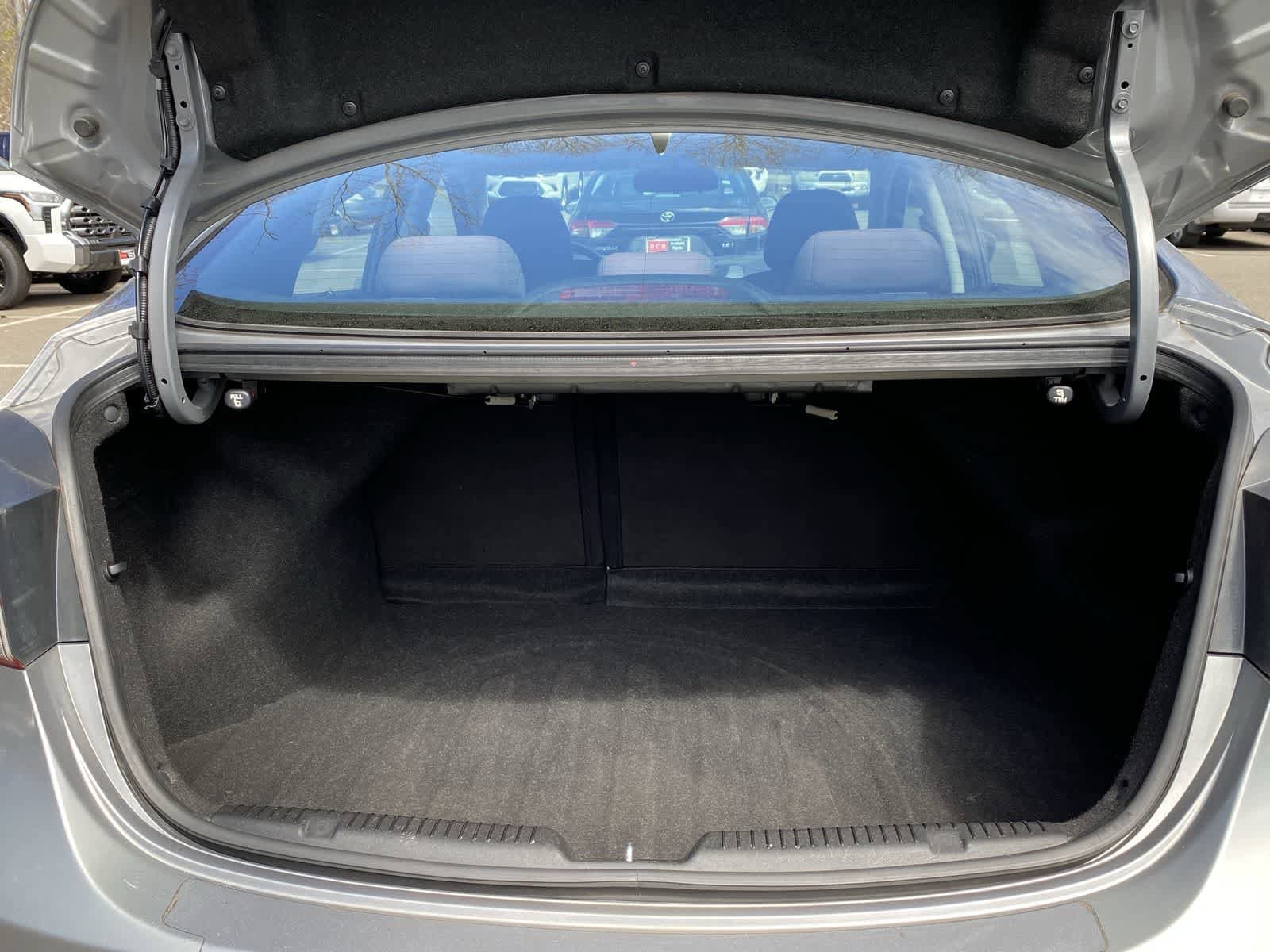 Thumbnail: 2016 Hyundai Elantra - 17