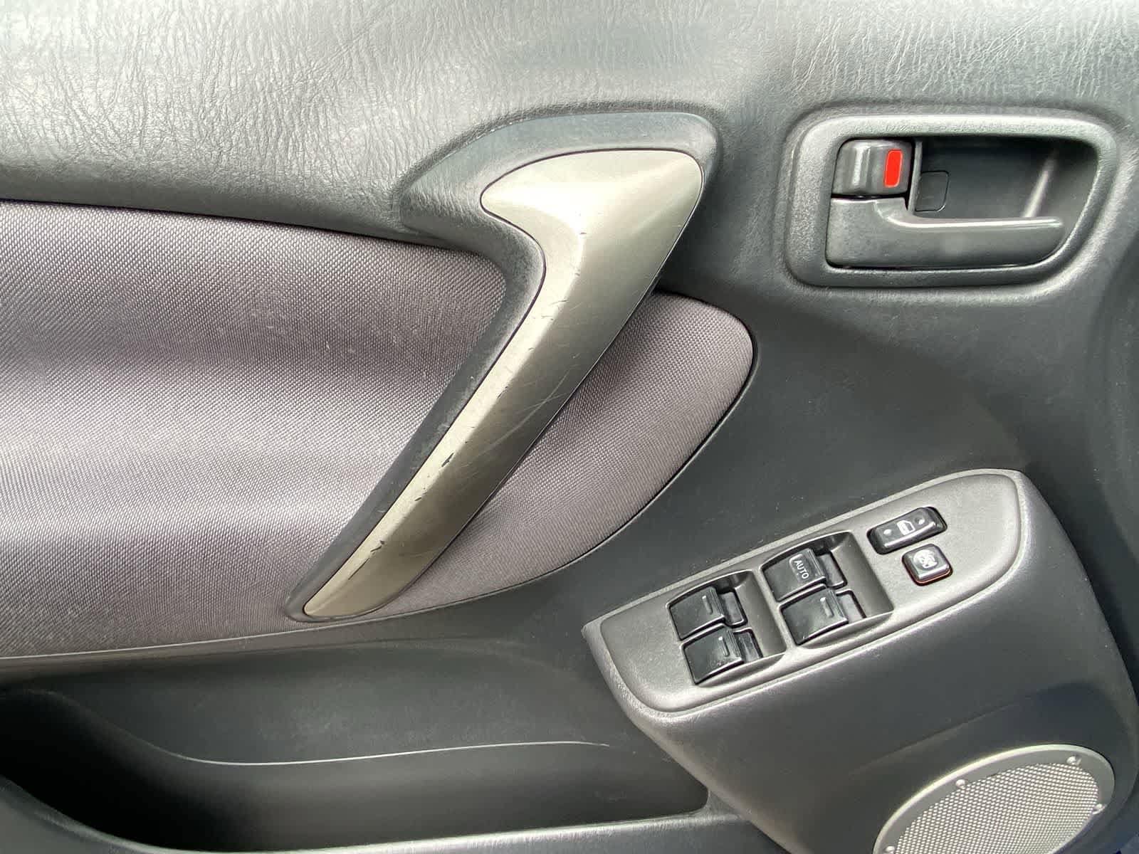 Thumbnail: 2004 Toyota RAV4 - 16