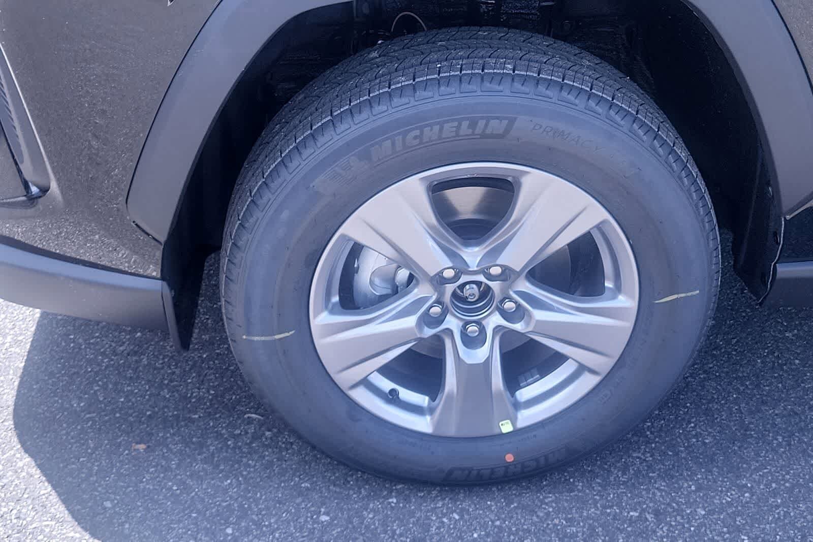 2025 Toyota RAV4 XLE 12
