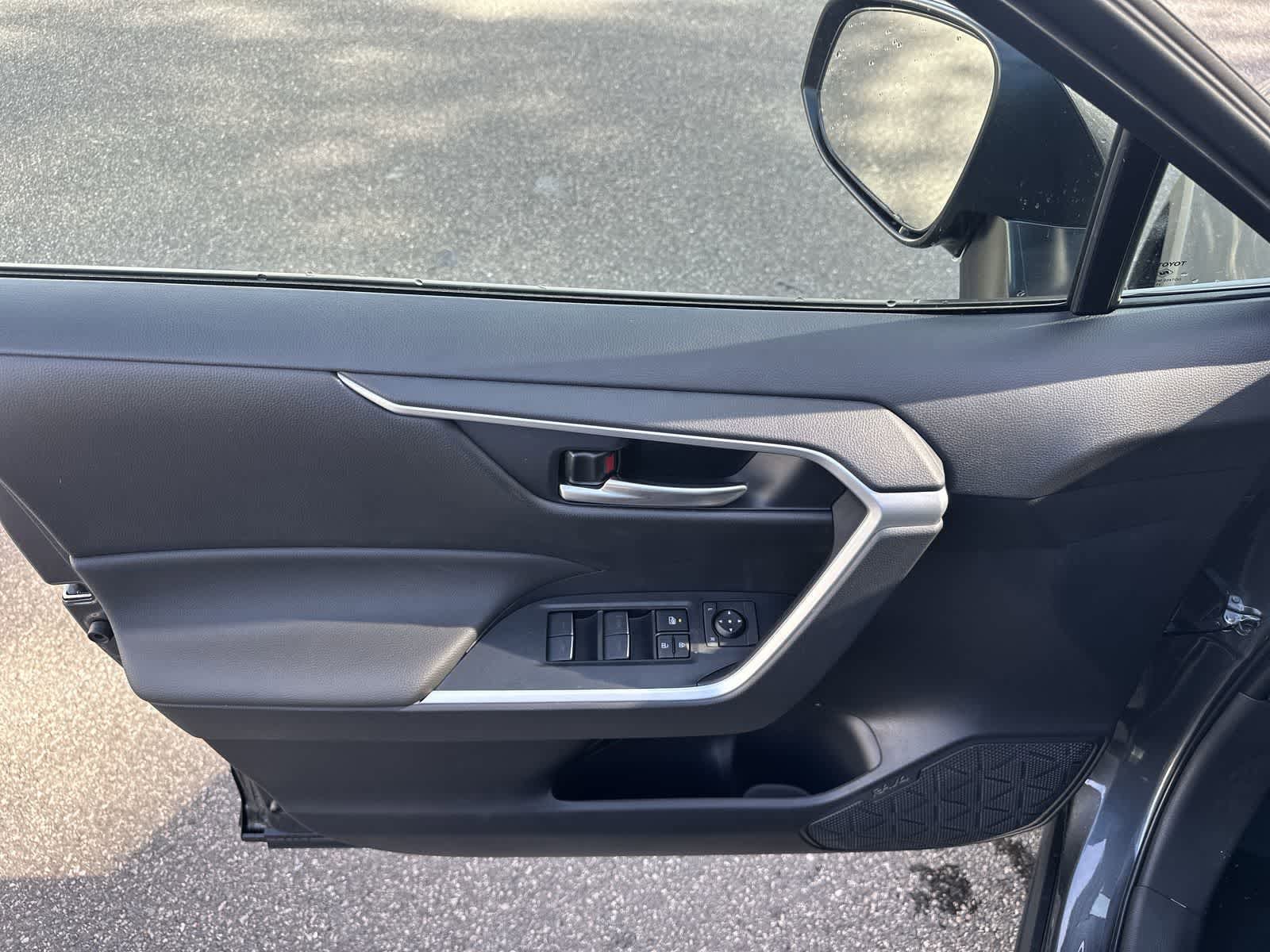 Thumbnail: 2025 Toyota RAV4 - 16