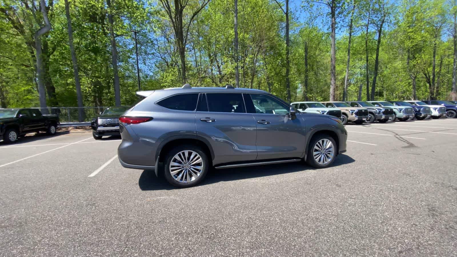 Thumbnail: 2023 Toyota Highlander - 2