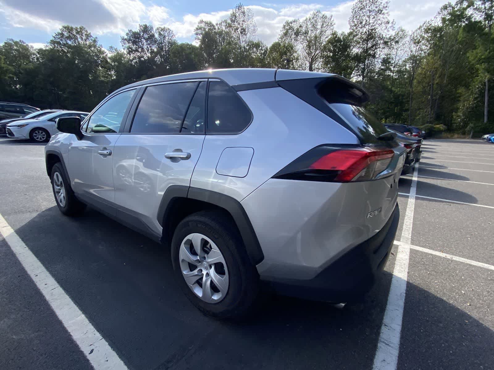 Thumbnail: 2022 Toyota RAV4 - 8