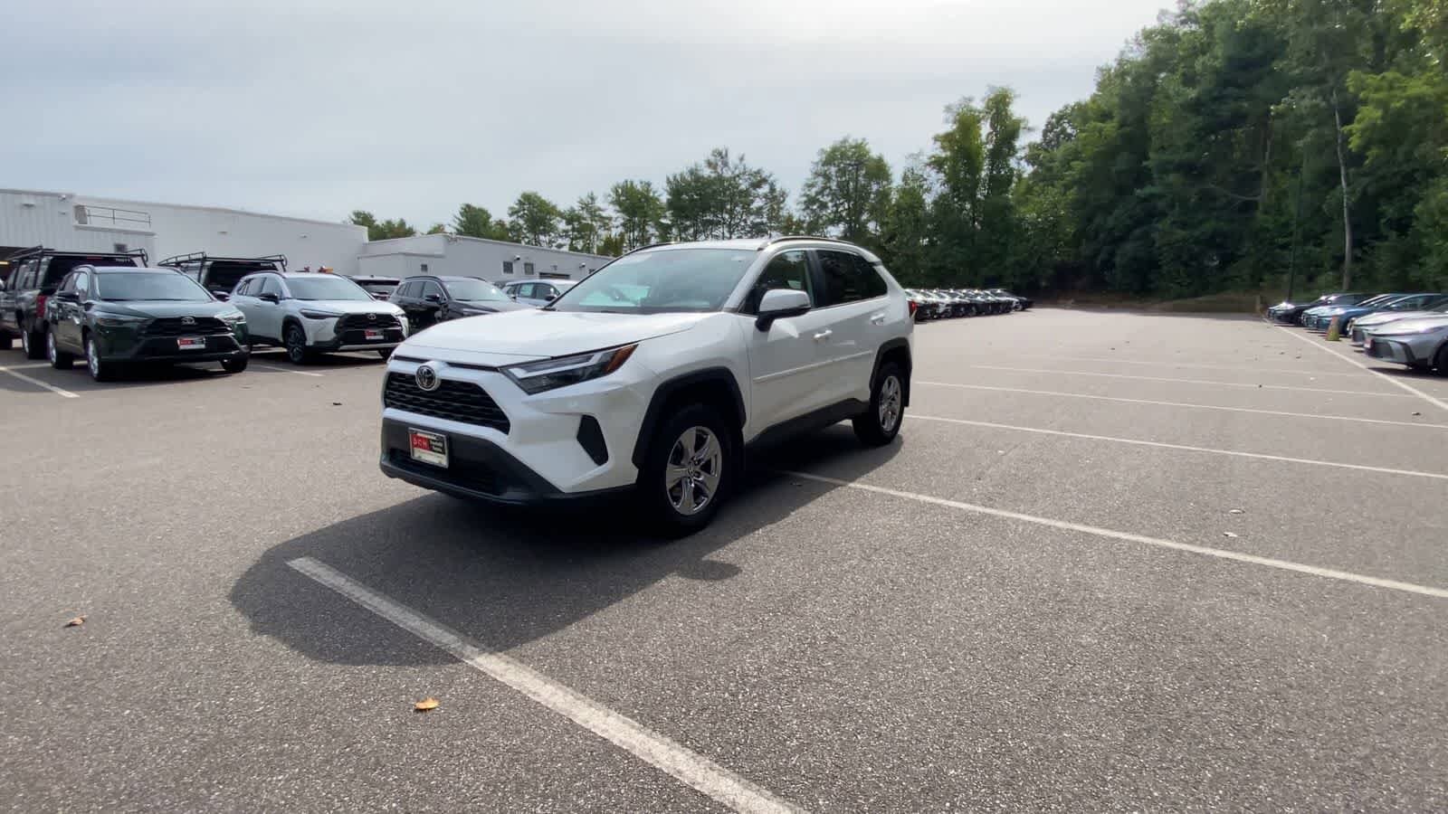 2022 Toyota RAV4 XLE photo 4