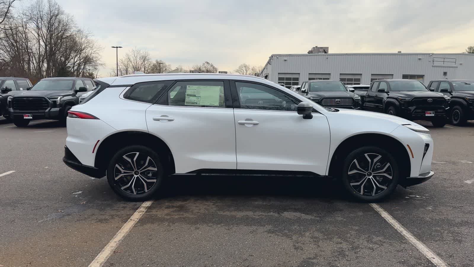 Thumbnail: 2025 Toyota Crown Signia - 9