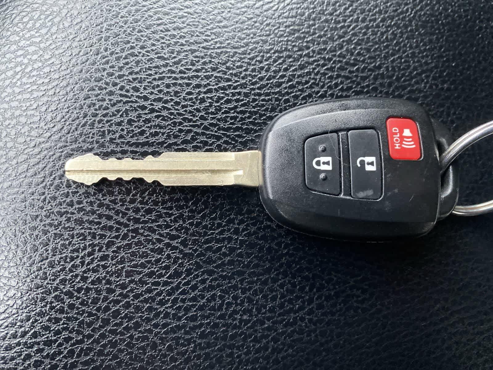 Thumbnail: 2018 Toyota RAV4 - 36