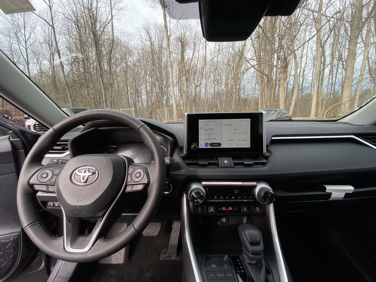 Thumbnail: 2025 Toyota RAV4 - 26