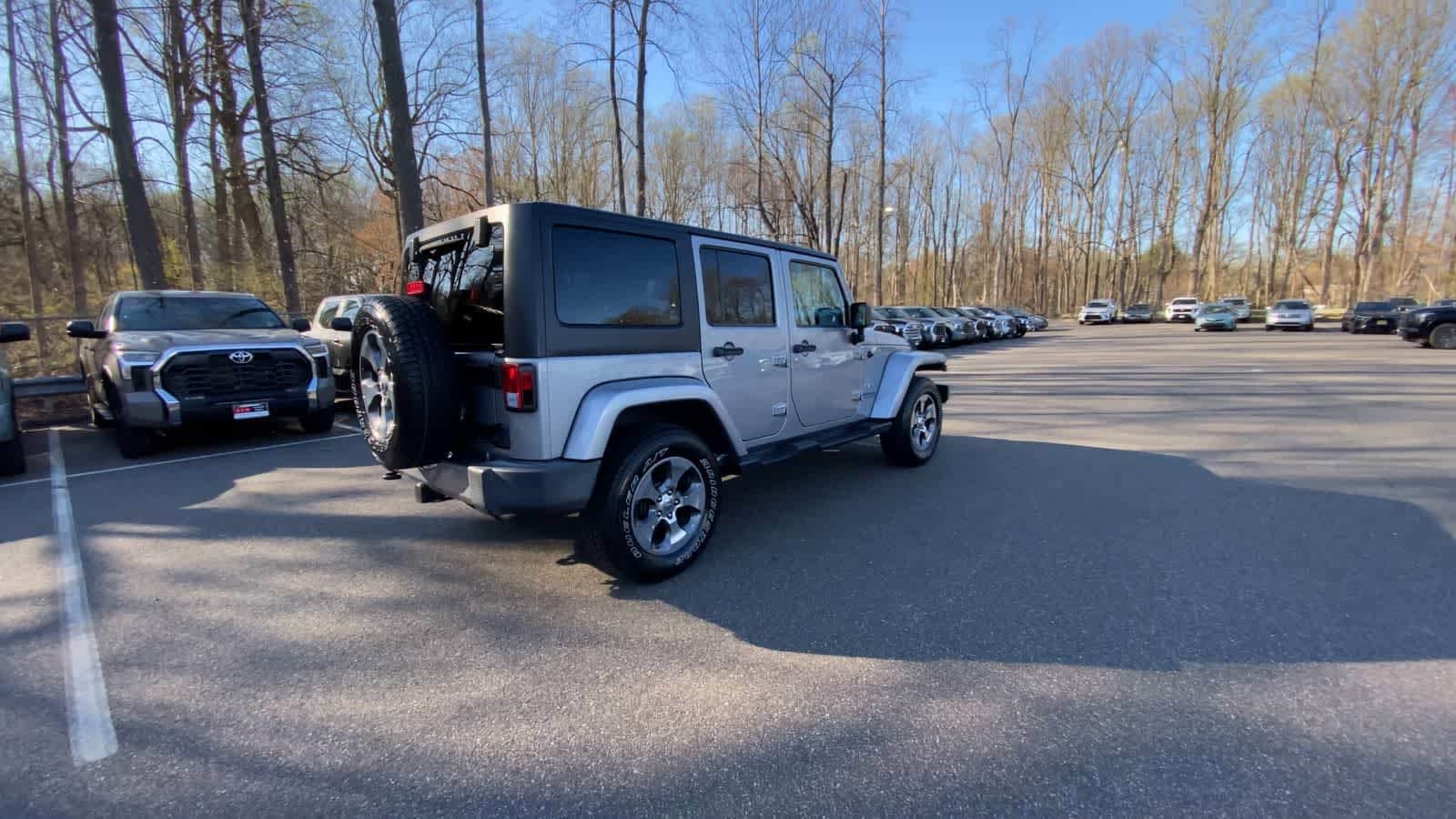 Thumbnail: 2016 Jeep Wrangler - 8