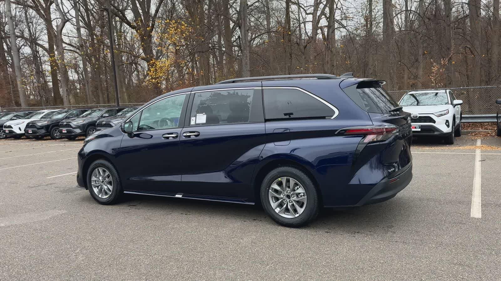 Thumbnail: 2026 Toyota Sienna - 6