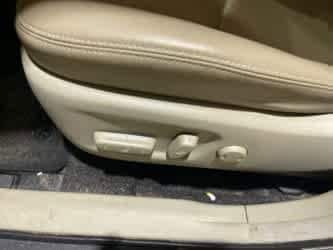 Thumbnail: 2015 Toyota Prius v - 20