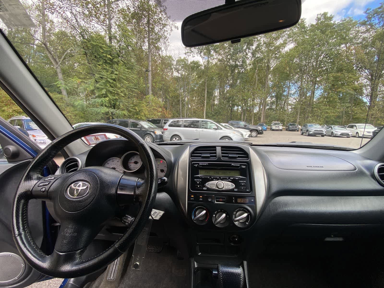 Thumbnail: 2004 Toyota RAV4 - 19
