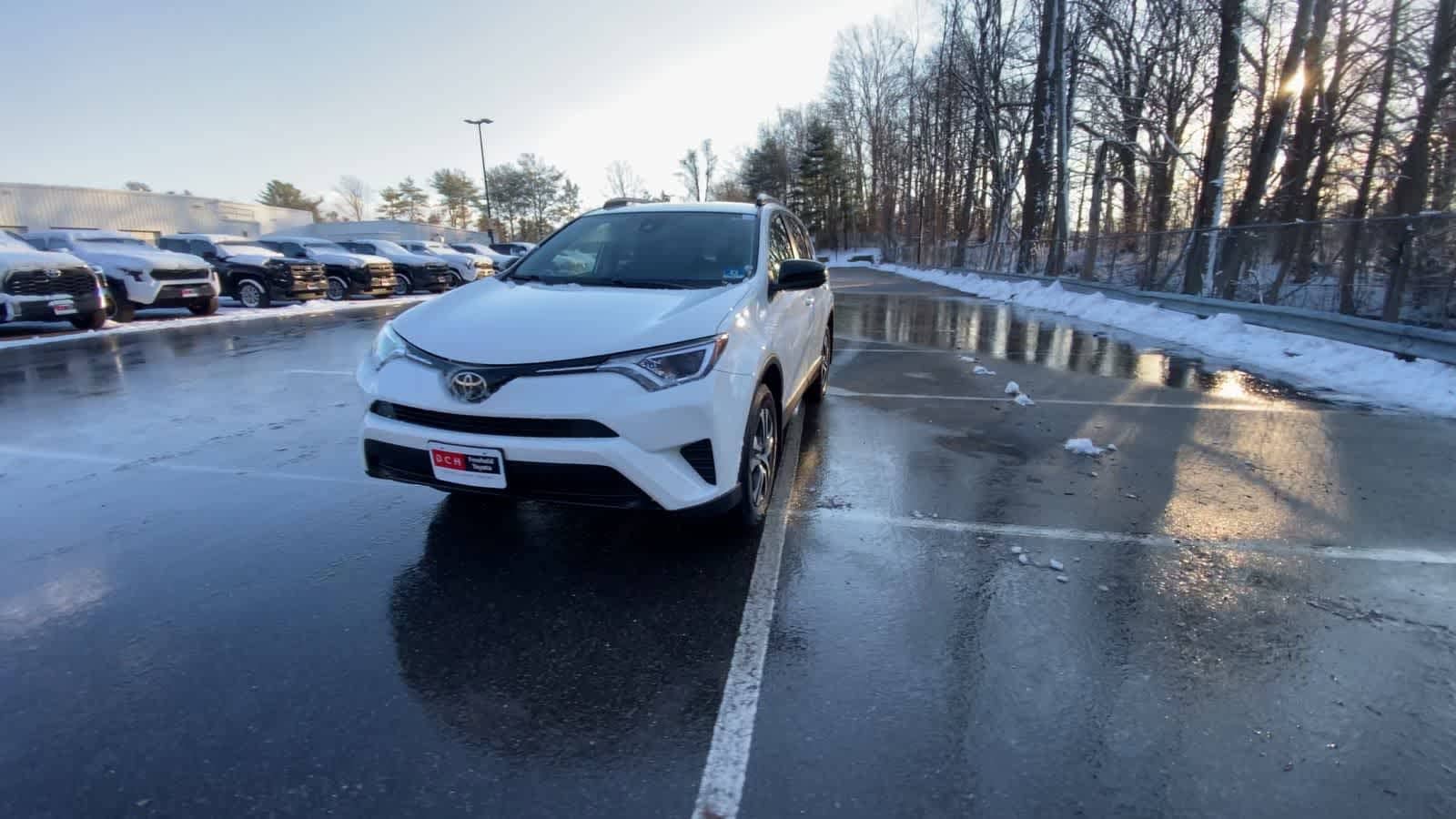 Thumbnail: 2018 Toyota RAV4 - 9