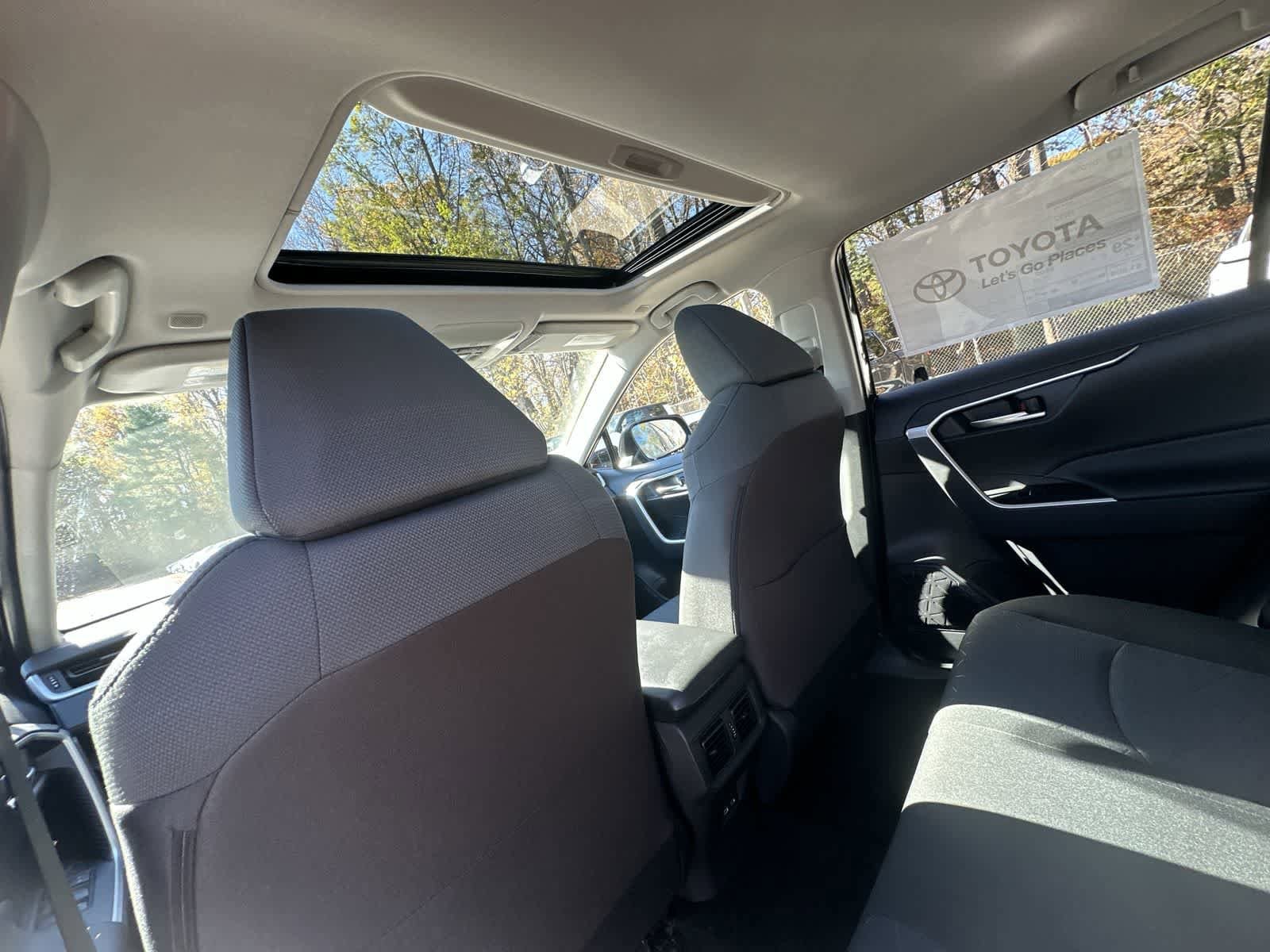 Thumbnail: 2025 Toyota RAV4 - 27