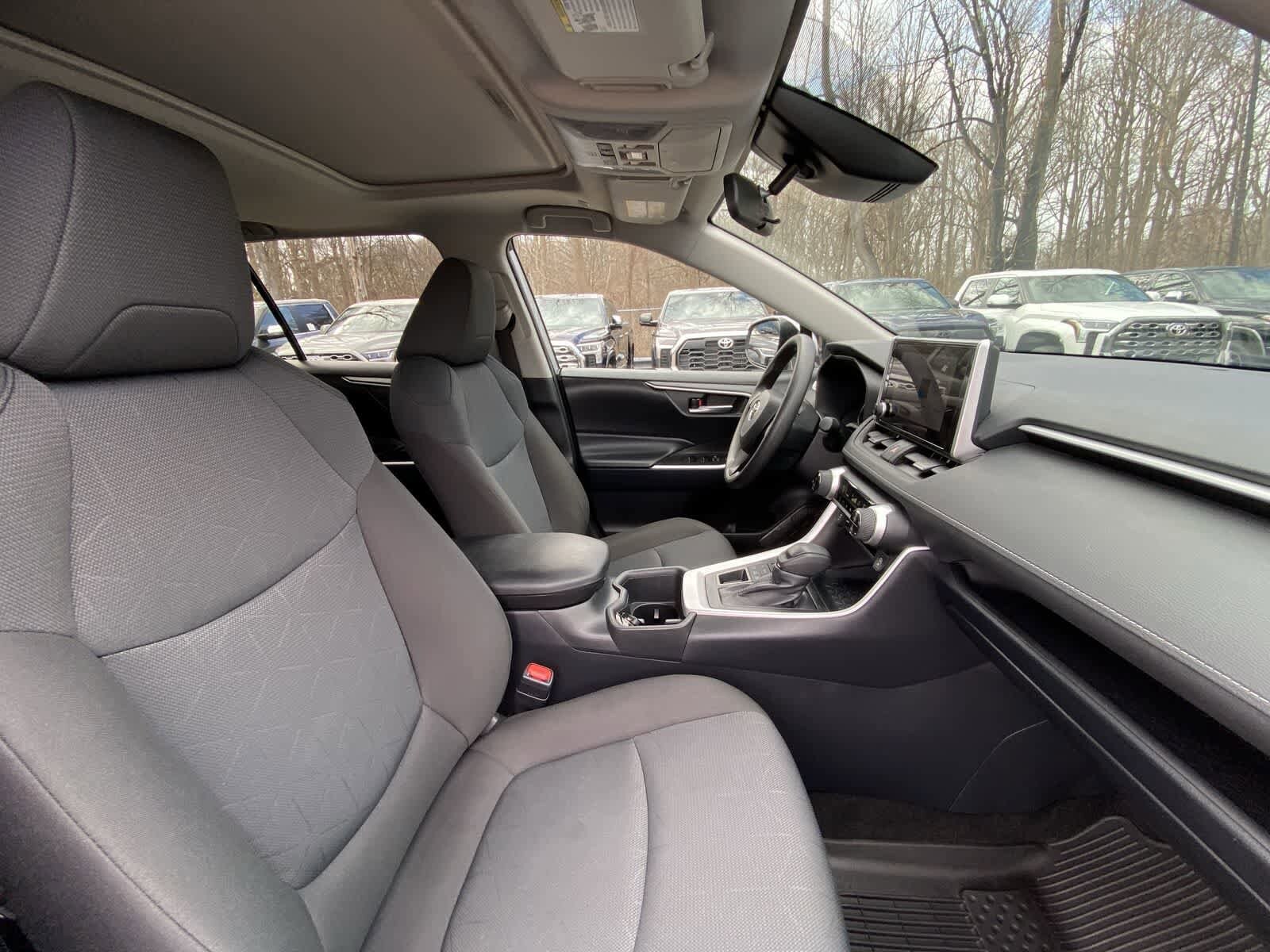 Thumbnail: 2025 Toyota RAV4 - 24