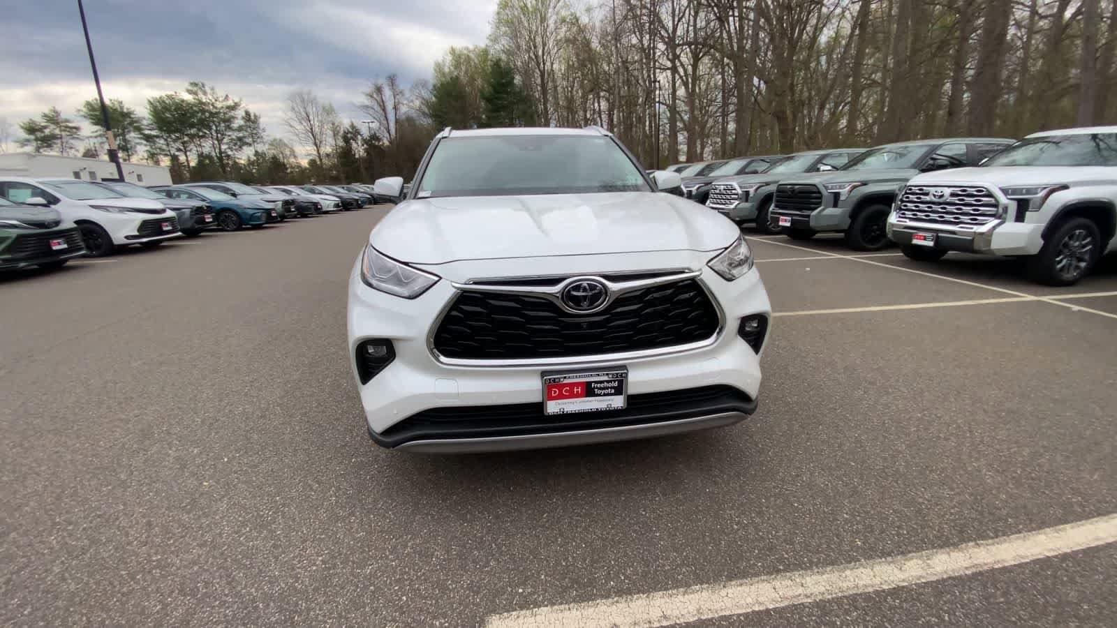 Thumbnail: 2025 Toyota Highlander - 6