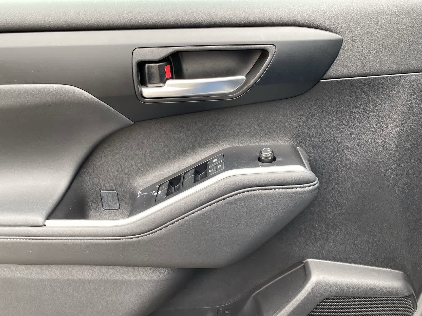 Thumbnail: 2025 Toyota Highlander - 16