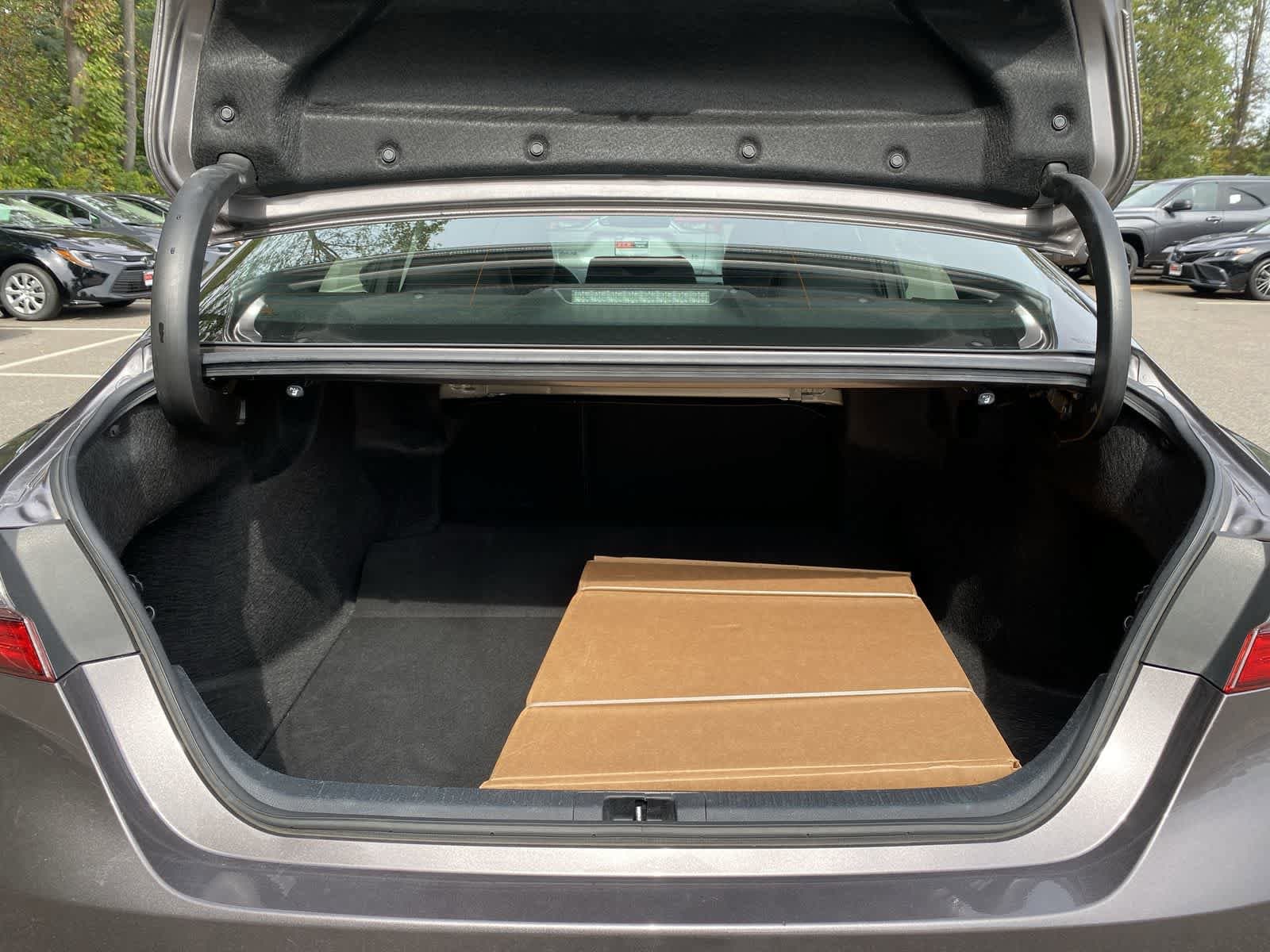 Thumbnail: 2023 Toyota Camry - 10