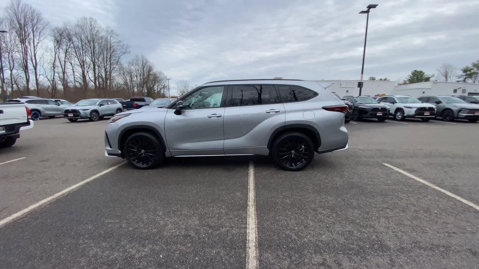 Thumbnail: 2025 Toyota Highlander - 5