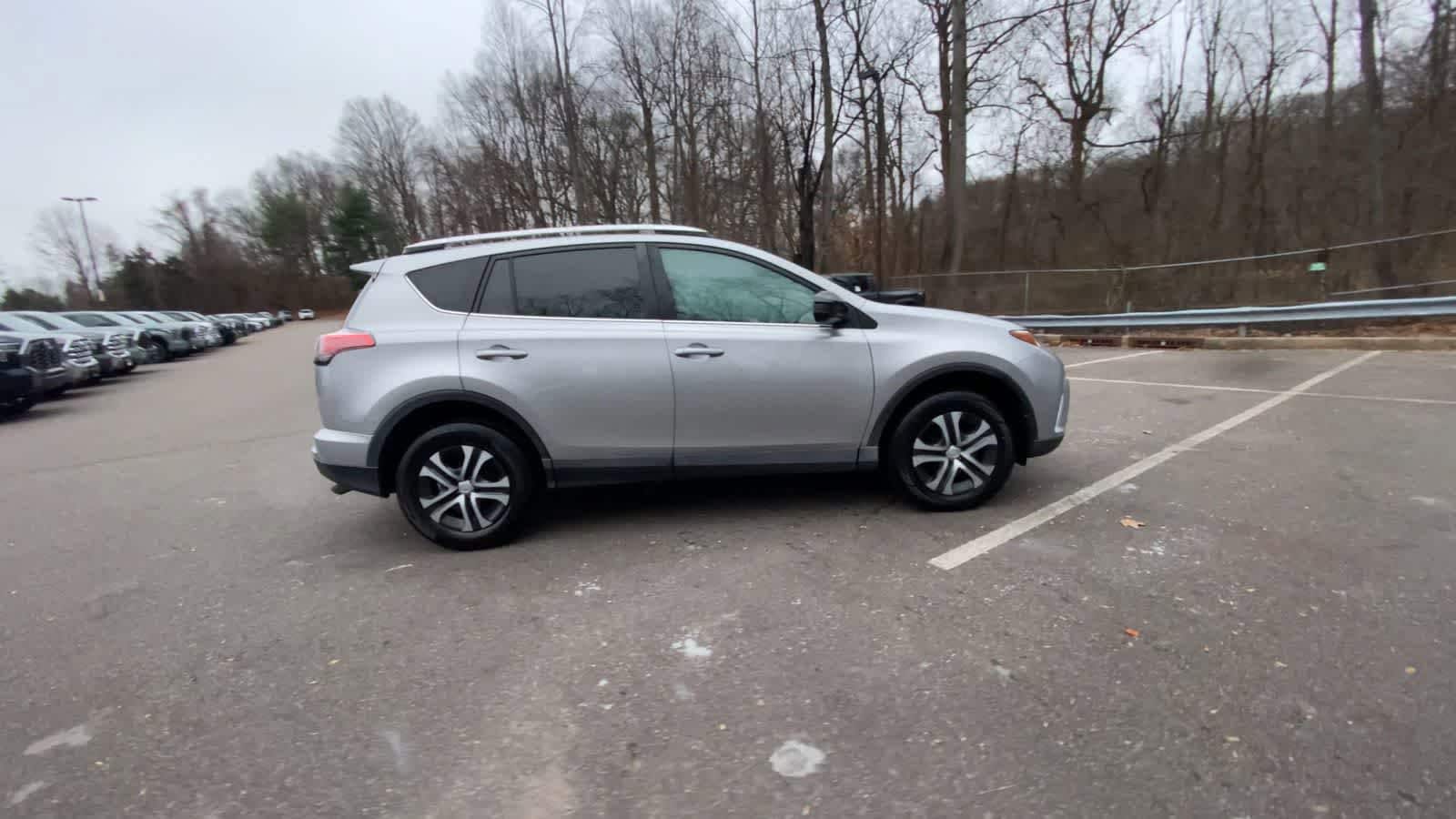 Thumbnail: 2016 Toyota RAV4 - 15