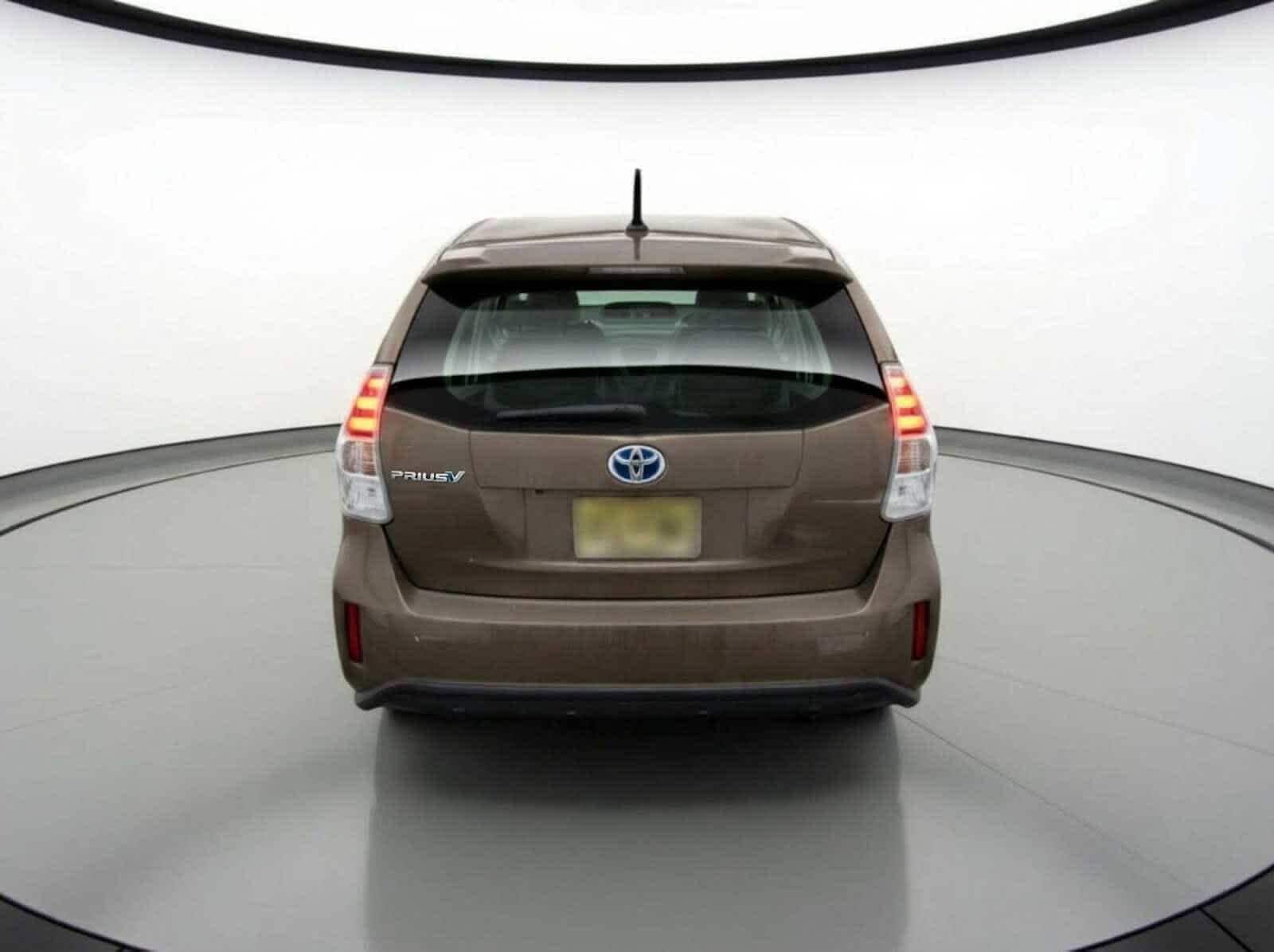 Thumbnail: 2015 Toyota Prius v - 7