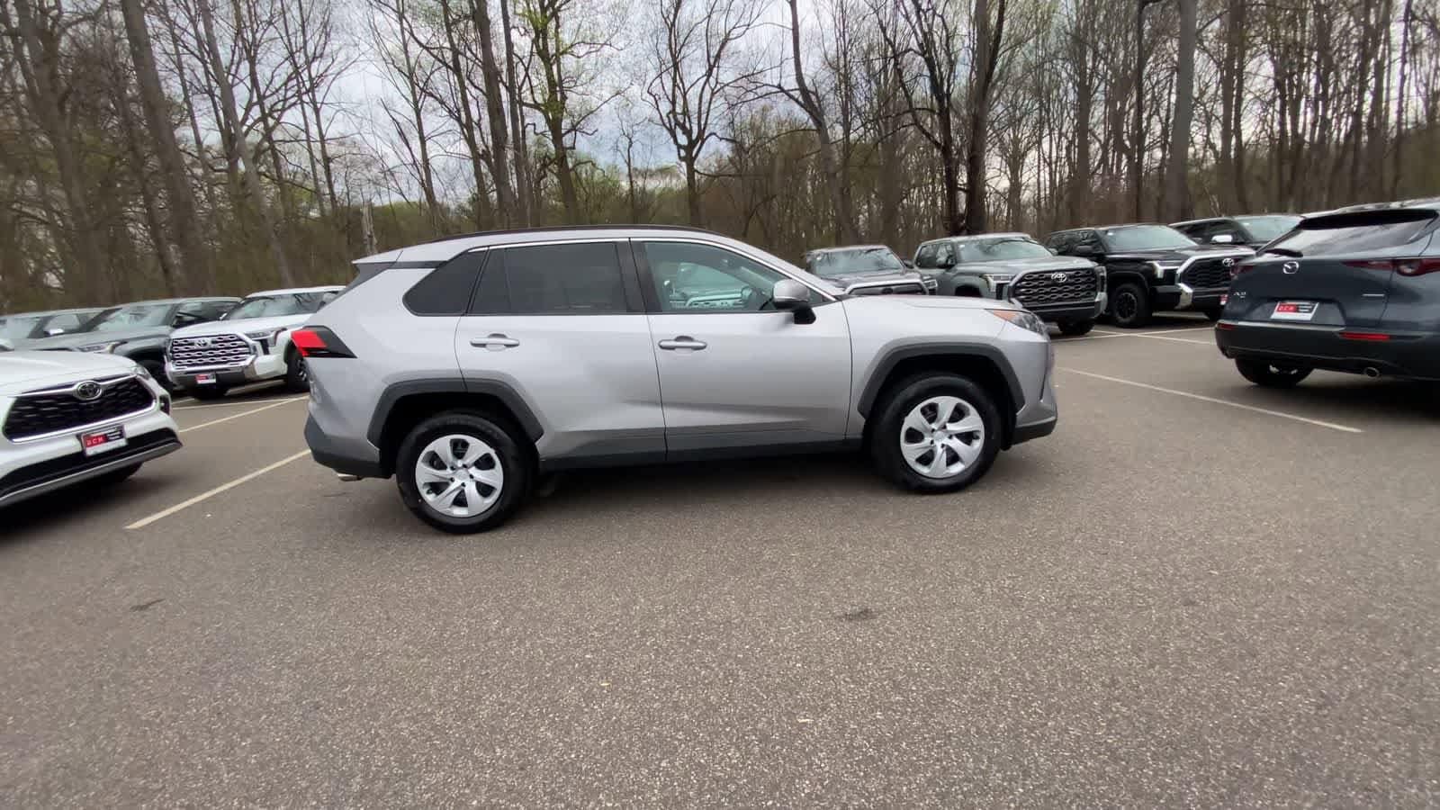 Thumbnail: 2019 Toyota RAV4 - 9