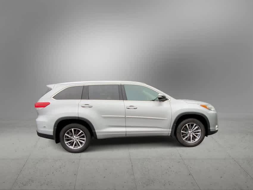 Thumbnail: 2018 Toyota Highlander - 9