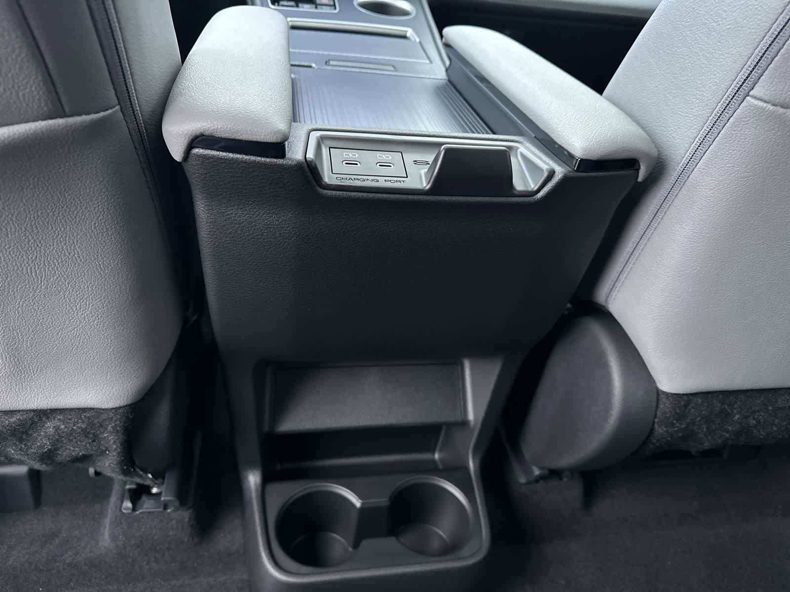 Thumbnail: 2025 Toyota Sienna - 33