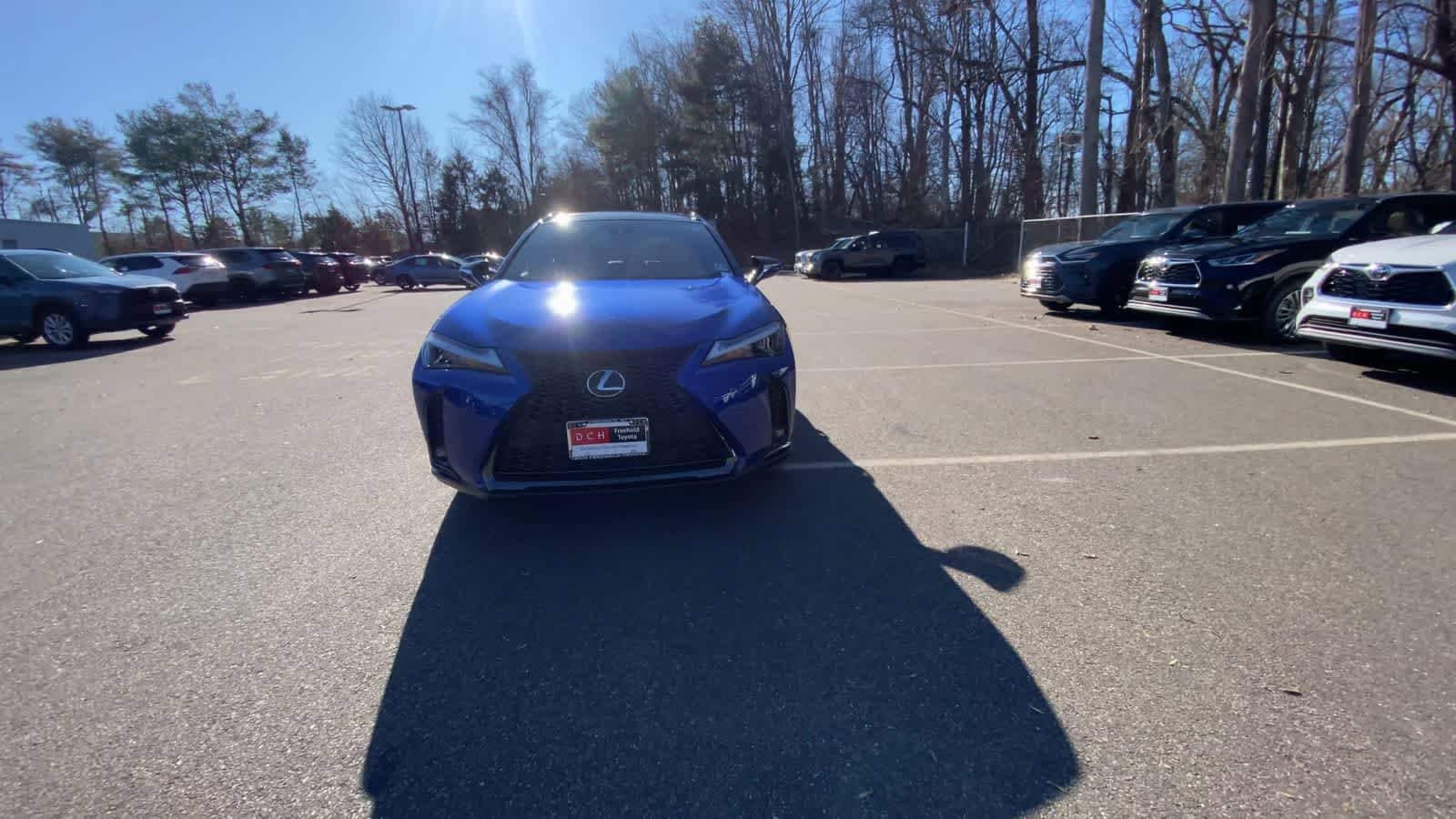 Thumbnail: 2023 Lexus UX - 8