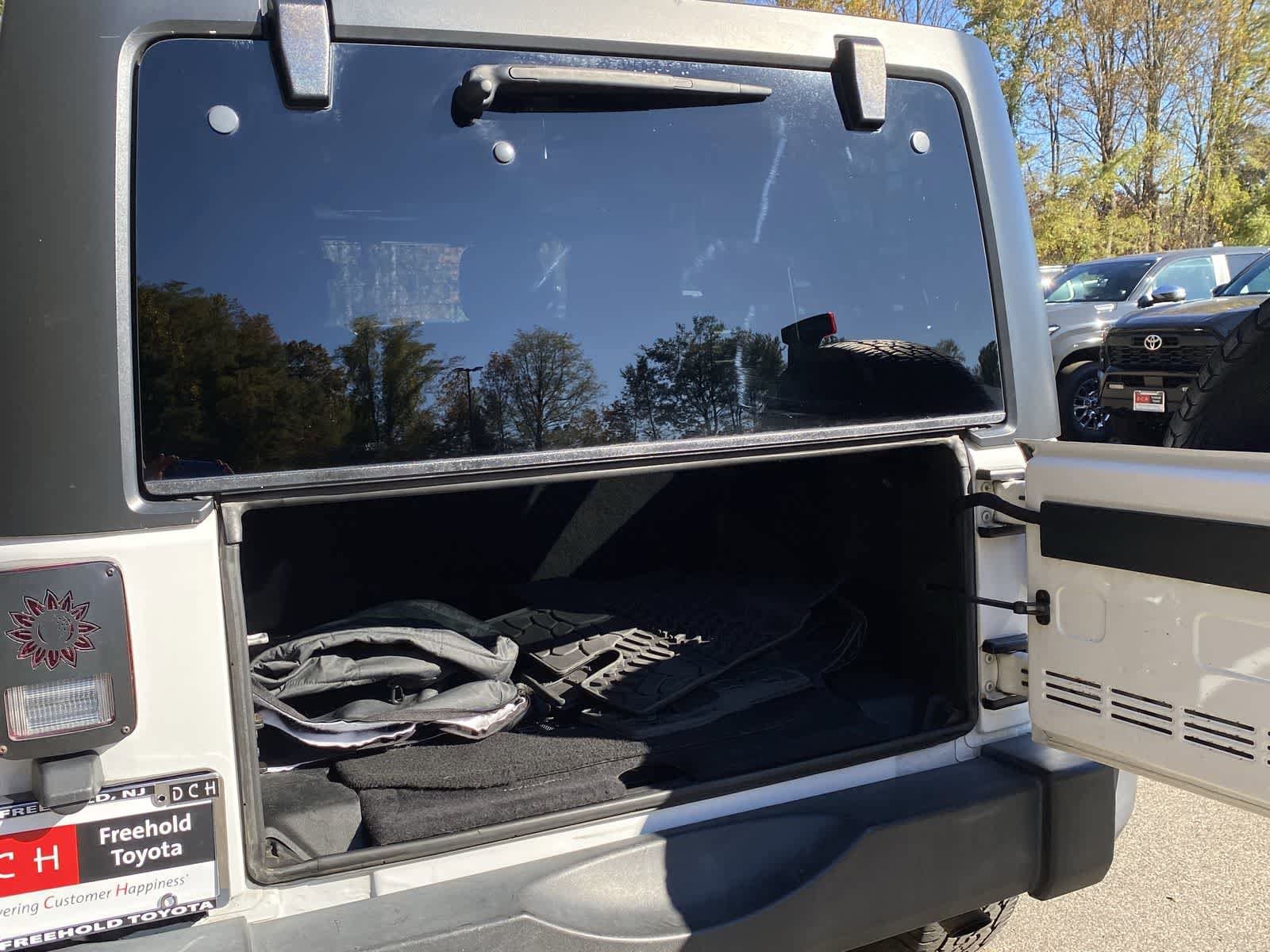 Thumbnail: 2015 Jeep Wrangler - 10