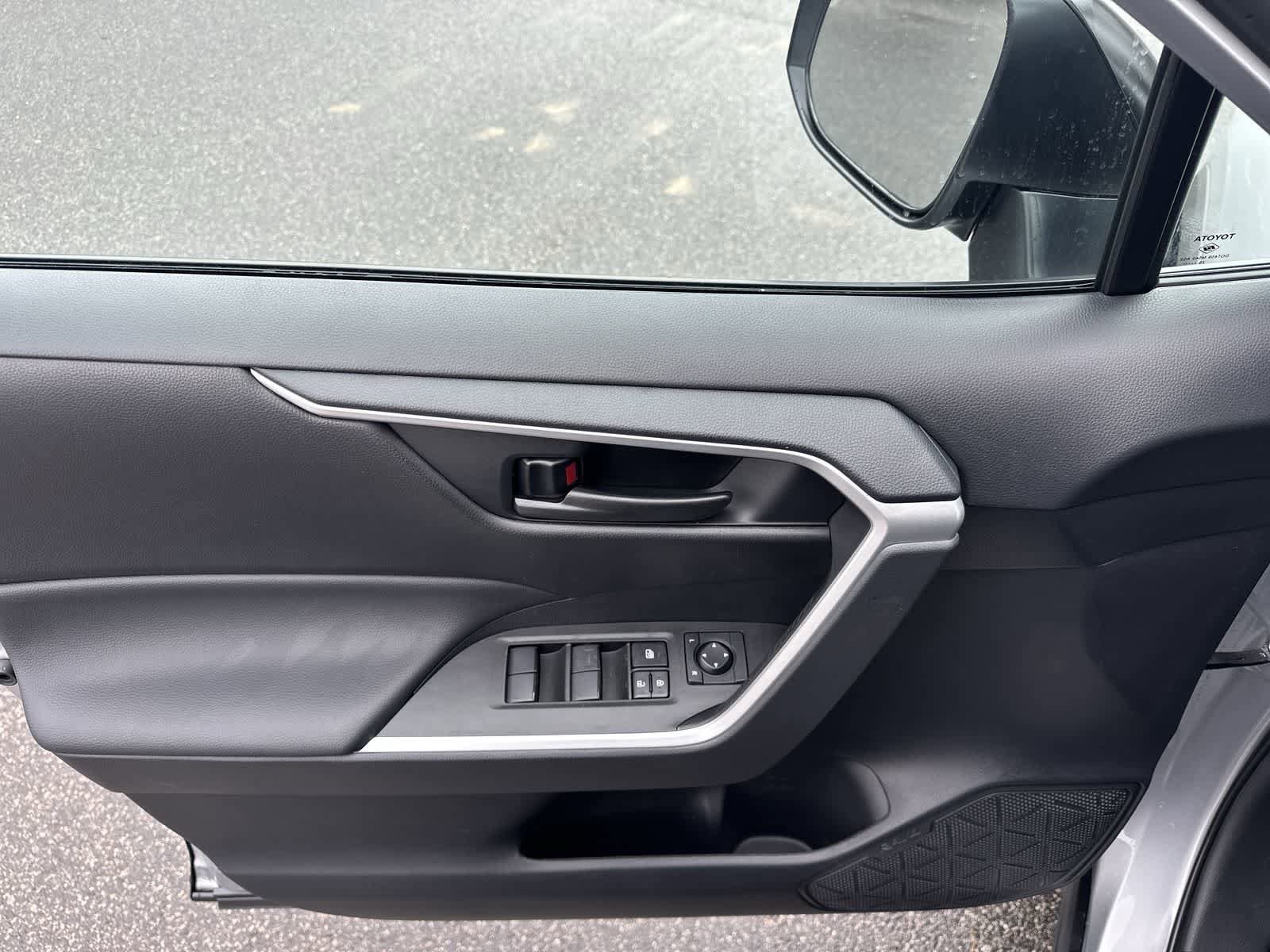 Thumbnail: 2025 Toyota RAV4 - 20