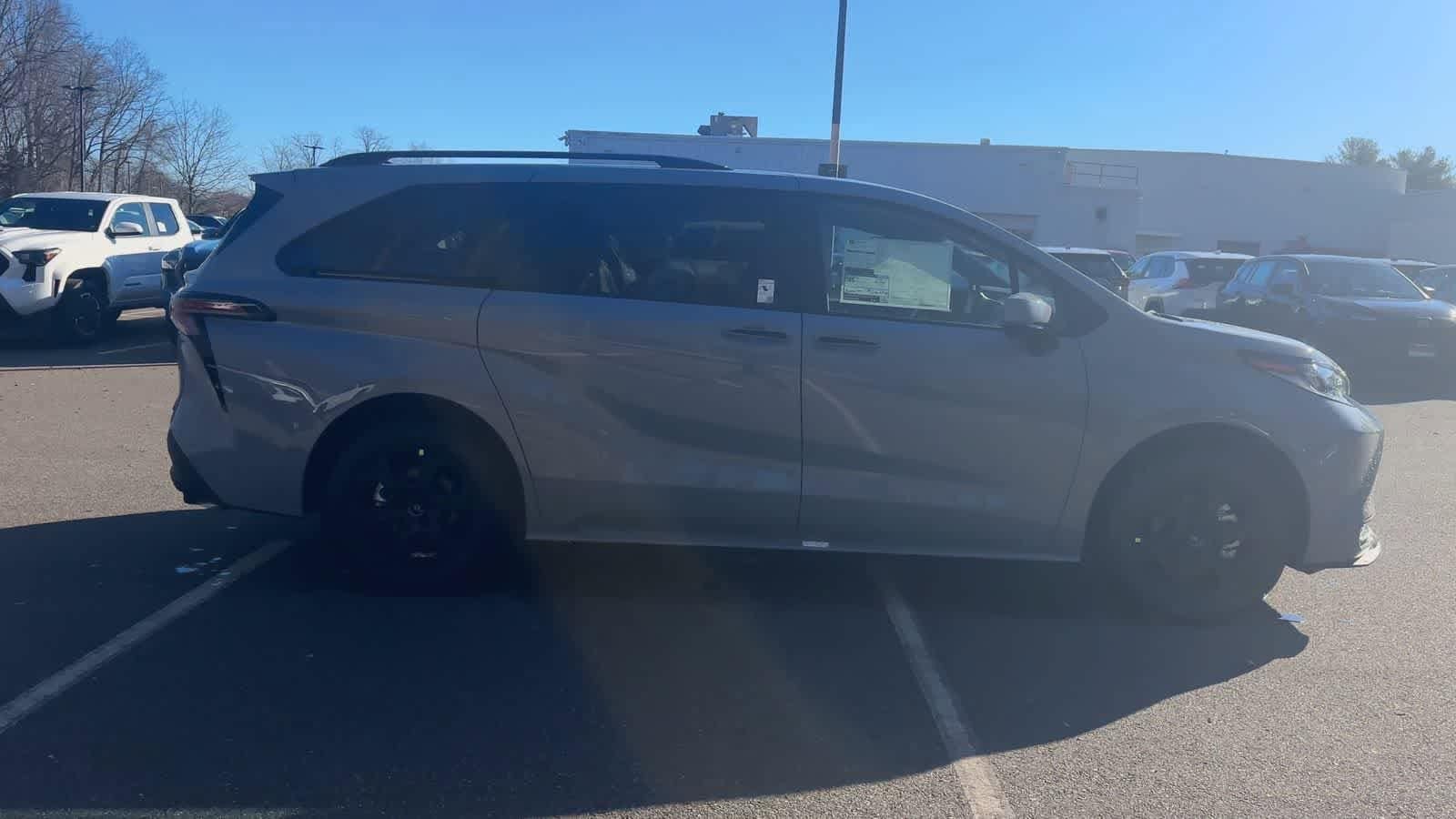 Thumbnail: 2026 Toyota Sienna - 9