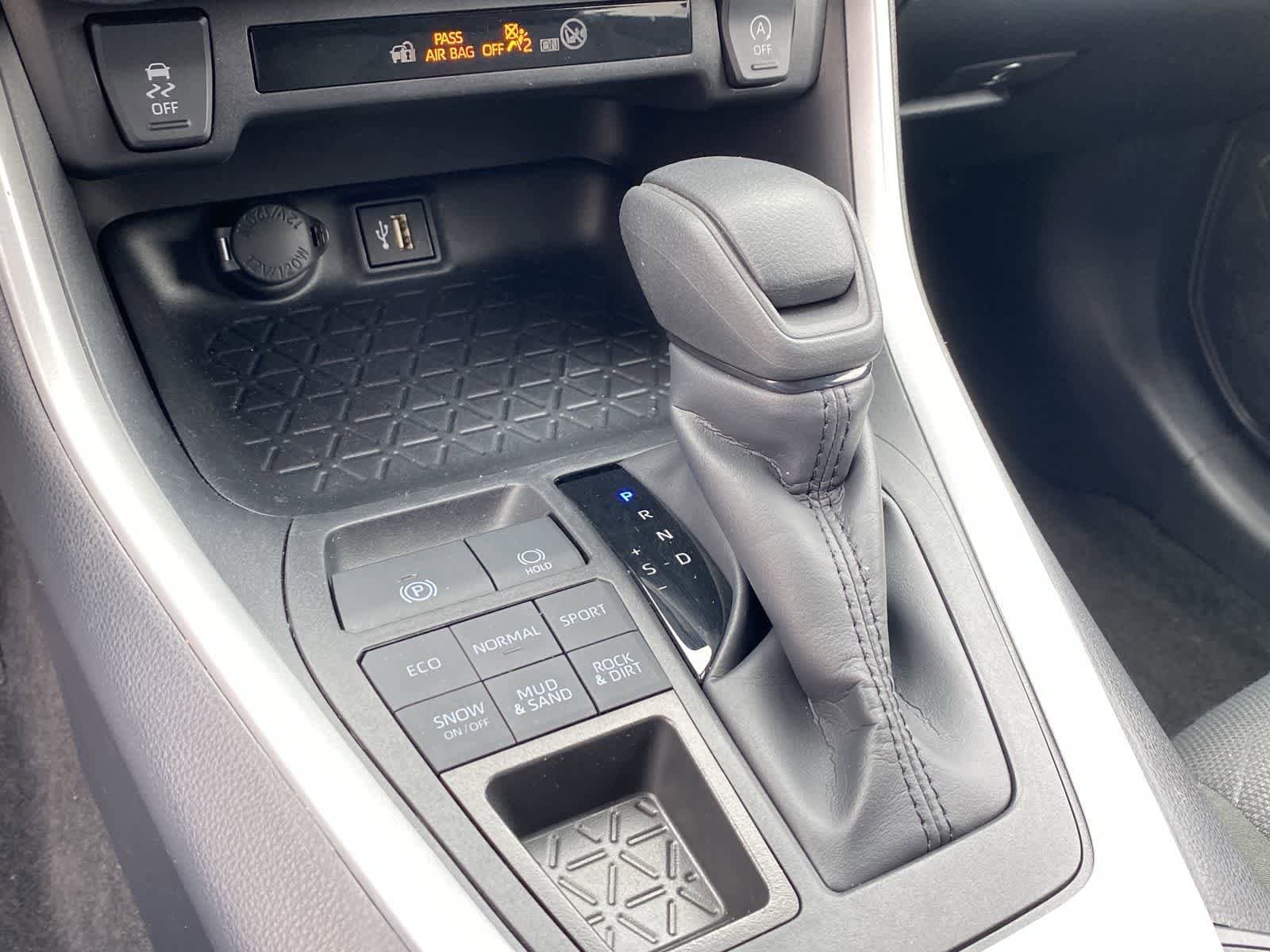 Thumbnail: 2025 Toyota RAV4 - 32