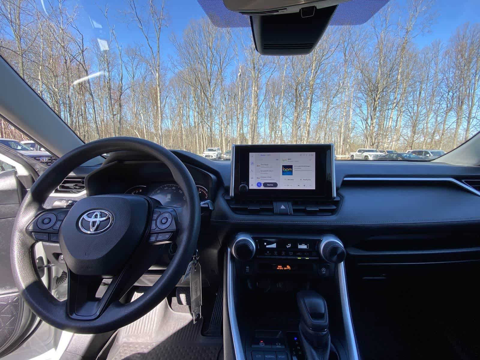 Thumbnail: 2023 Toyota RAV4 - 21