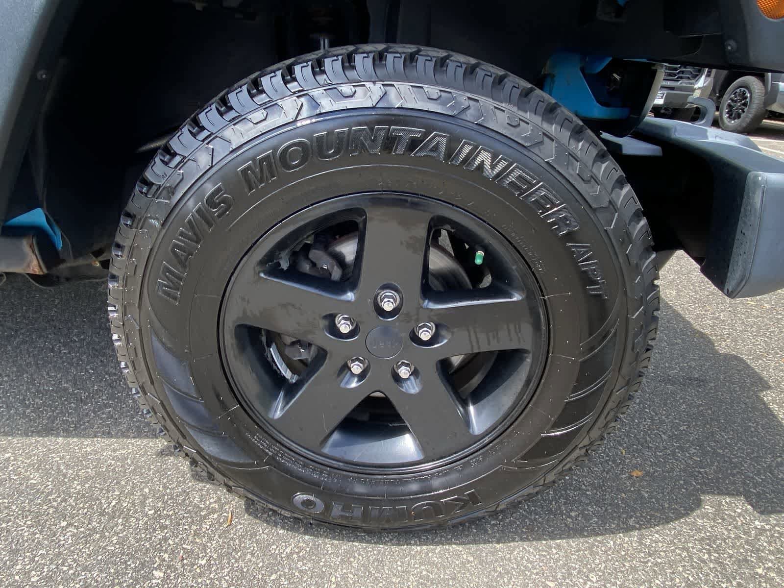 Thumbnail: 2017 Jeep Wrangler - 14