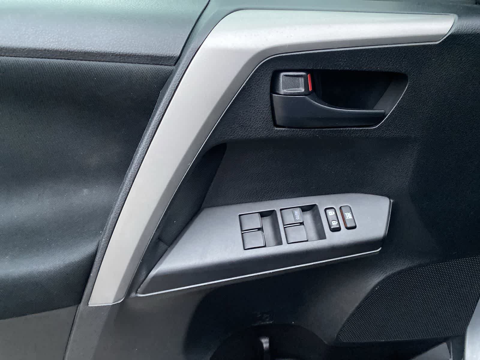 Thumbnail: 2016 Toyota RAV4 - 21