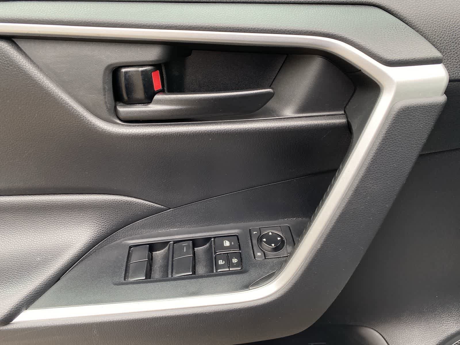 Thumbnail: 2019 Toyota RAV4 - 15