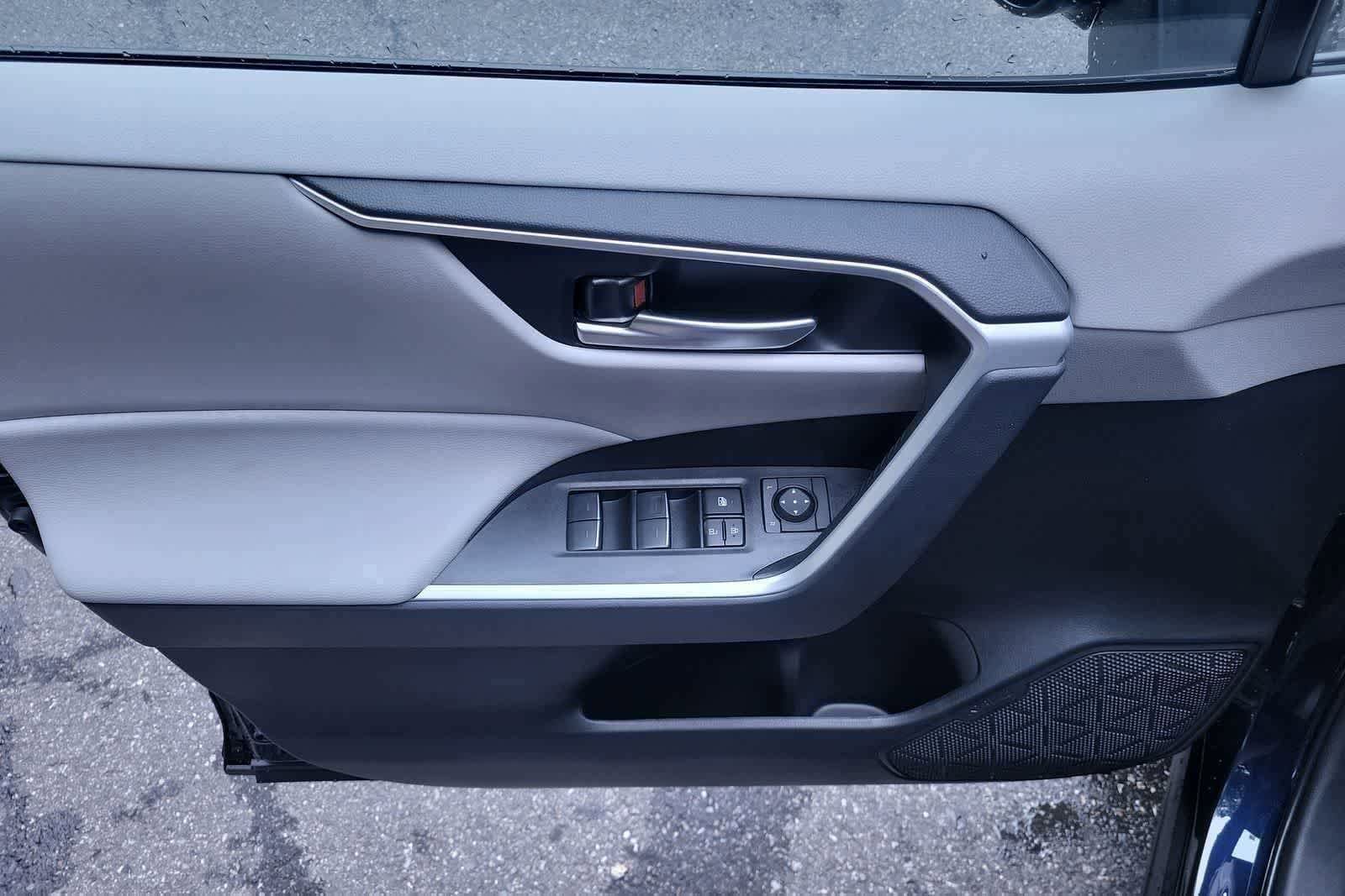 Thumbnail: 2025 Toyota RAV4 - 18