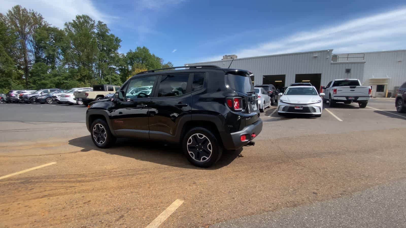 Thumbnail: 2016 Jeep Renegade - 6